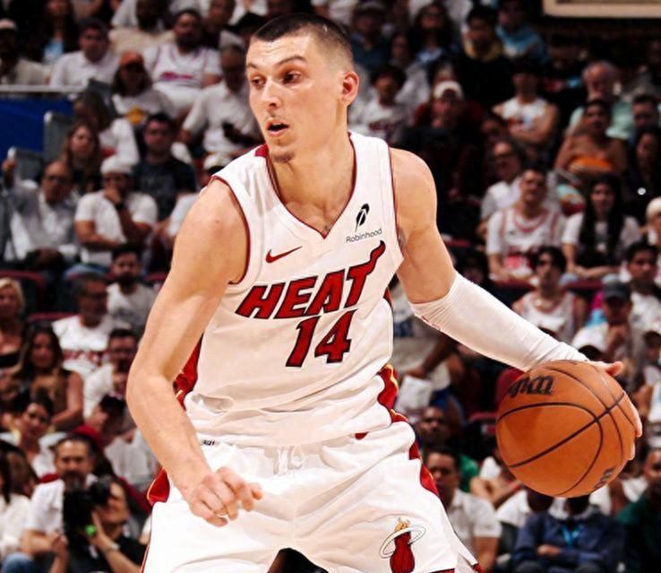 关于灰熊力克奇才，阿德巴约统治全场的信息