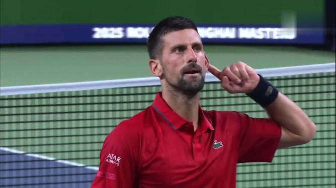 关于世界网球队鏖战英国网球队，德约科维奇完成帽子戏法的信息