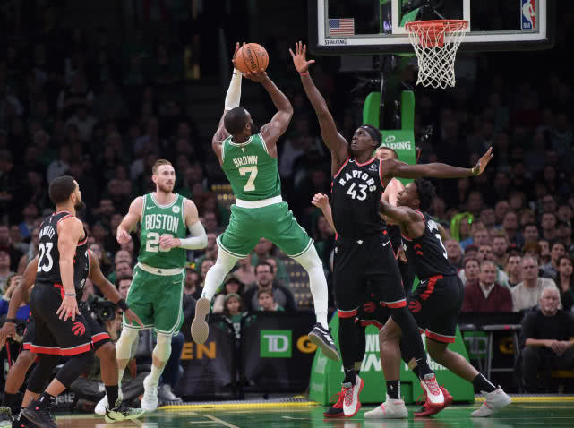 天津队完胜凯尔特人，西亚卡姆带队取胜