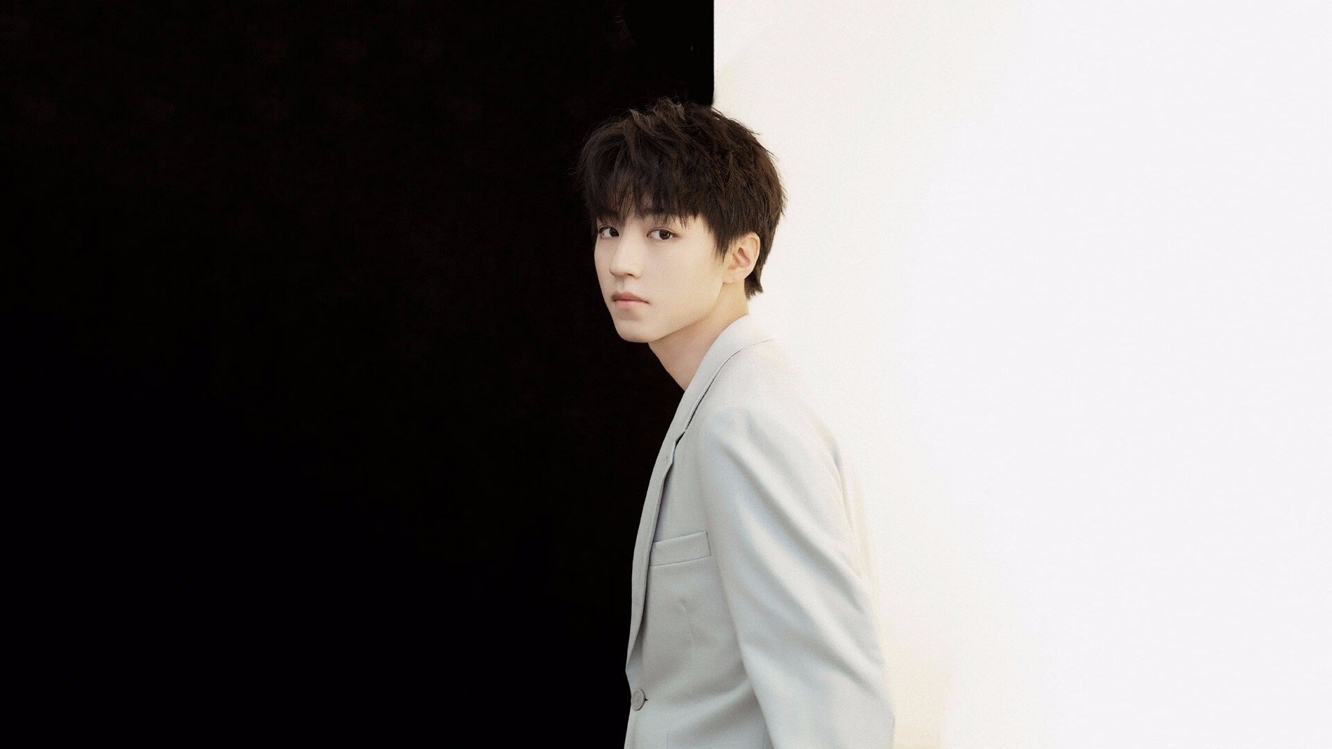 宿命之战，当烈焰法拉利鏖战闪电红牛，阿隆索神迹降临赛道