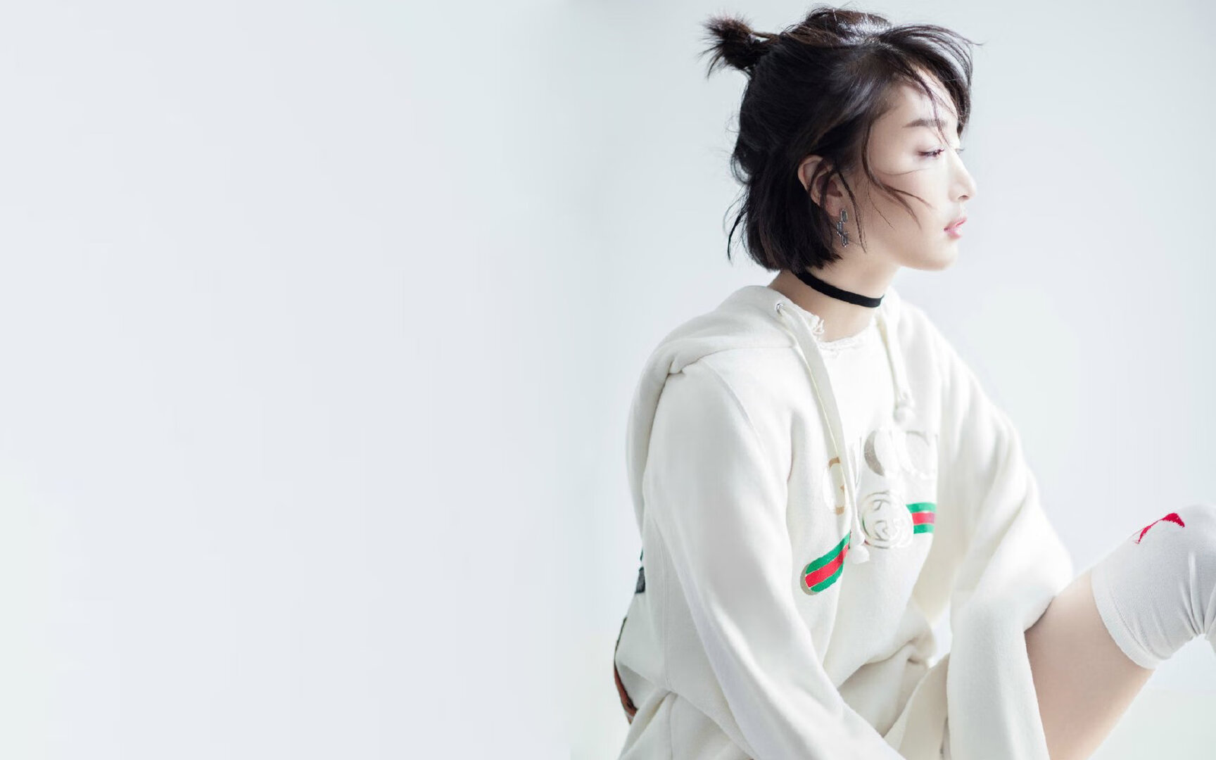 碾碎与克制，强者文化与个体坚韧的两面镜像