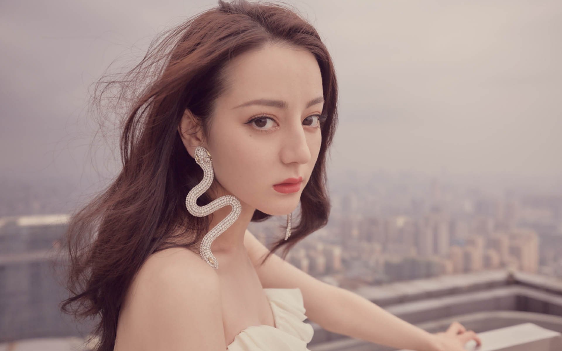 同一天，一场逆袭与一座不朽—论历史如何拒绝单调叙事