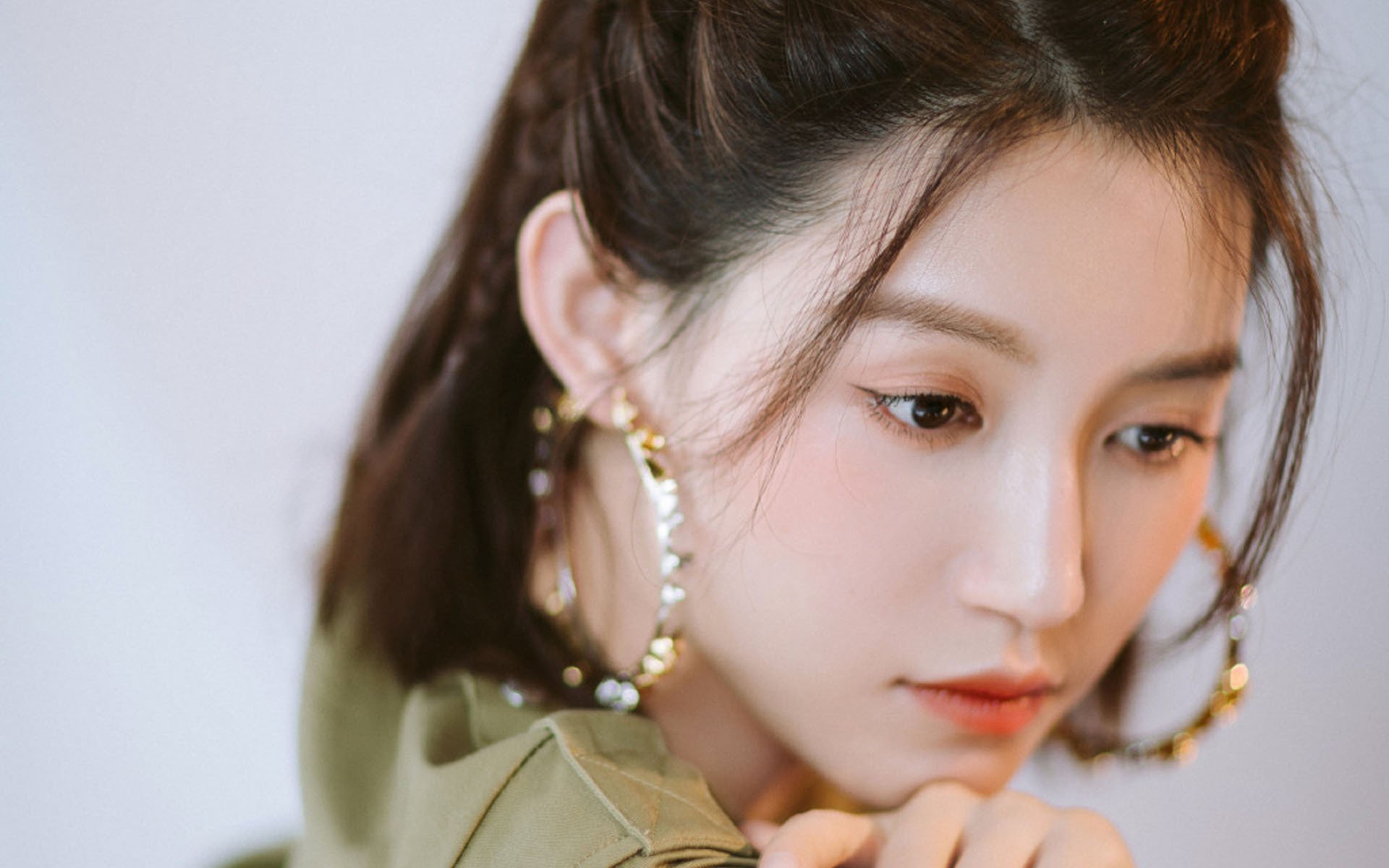 紫金魔术，巅峰对决诞生球场奇才，浓眉持续制造杀伤的艺术