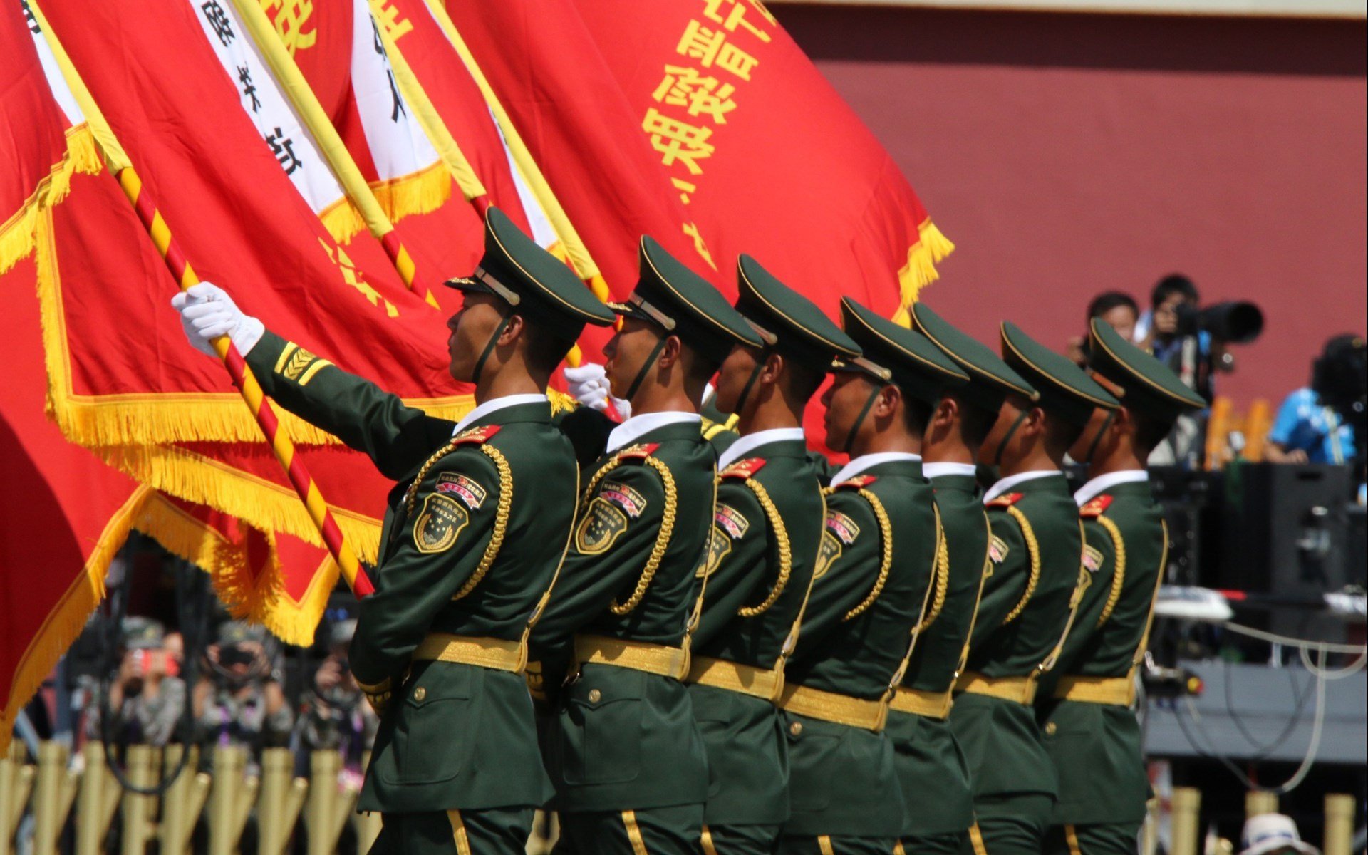 致命节拍，霍勒迪如何在世界之巅的夜晚撕开防线