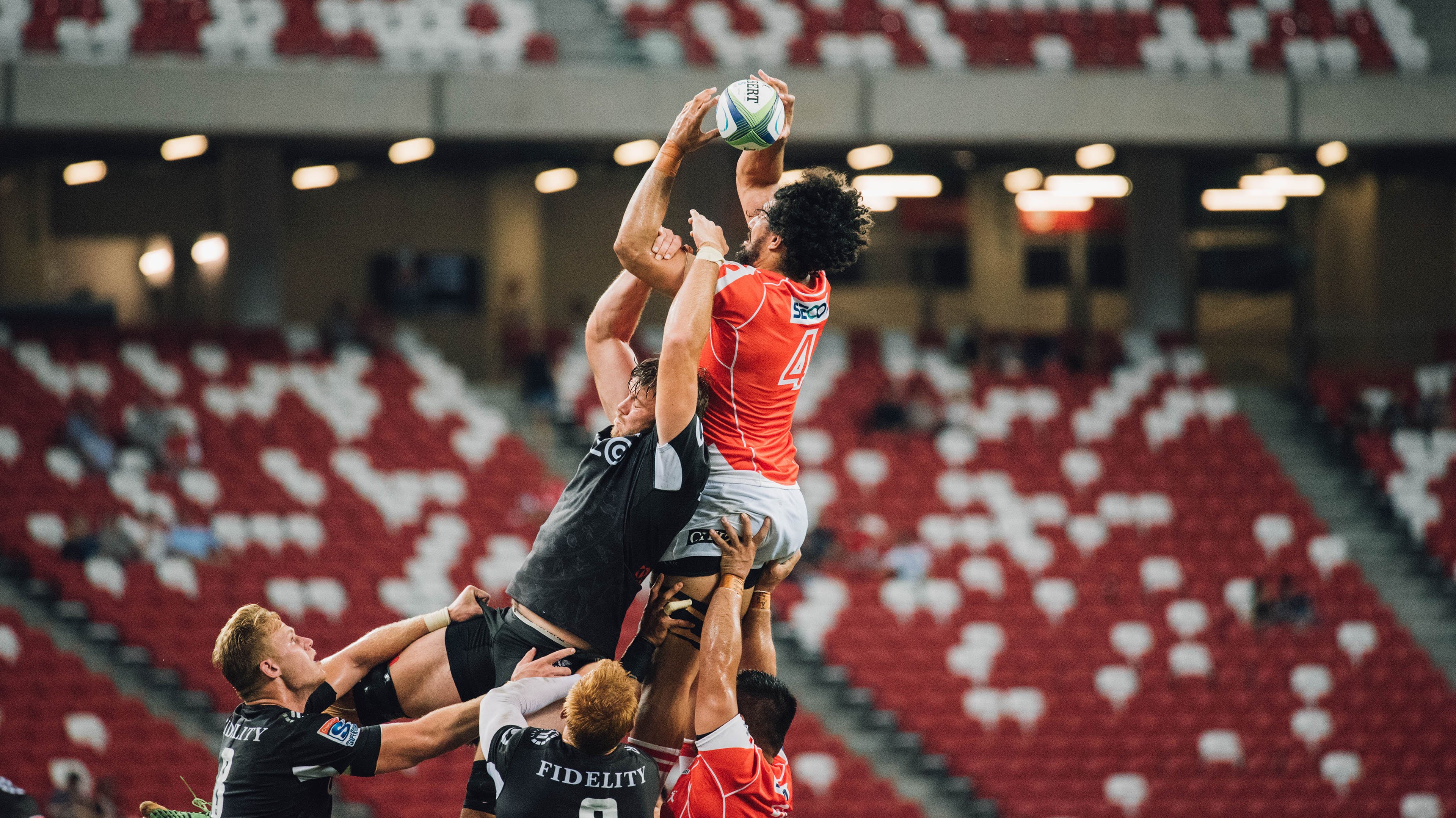 风暴眼，奥斯梅恩一人征服全场，佛罗伦萨雨夜逆转淘汰里昂