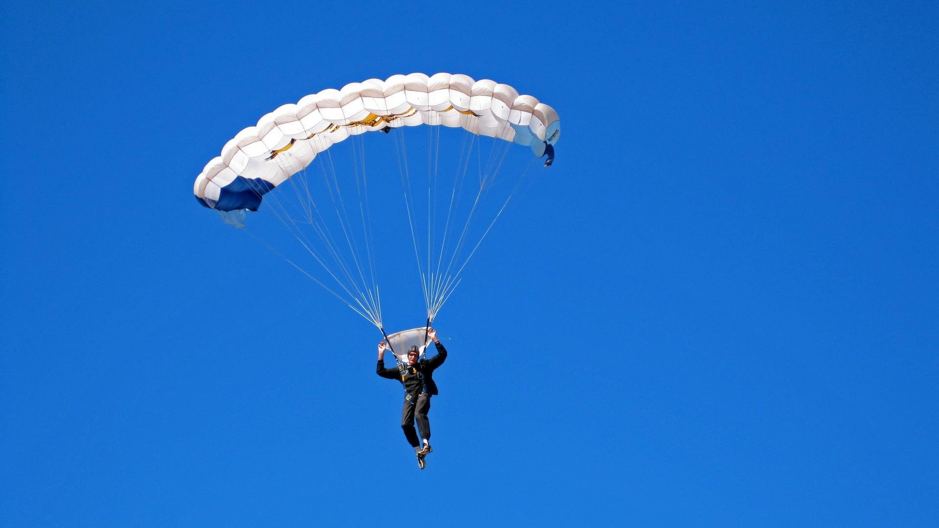 喀麦隆对阵几内亚，当非洲绿茵上演梅西式扛旗之战