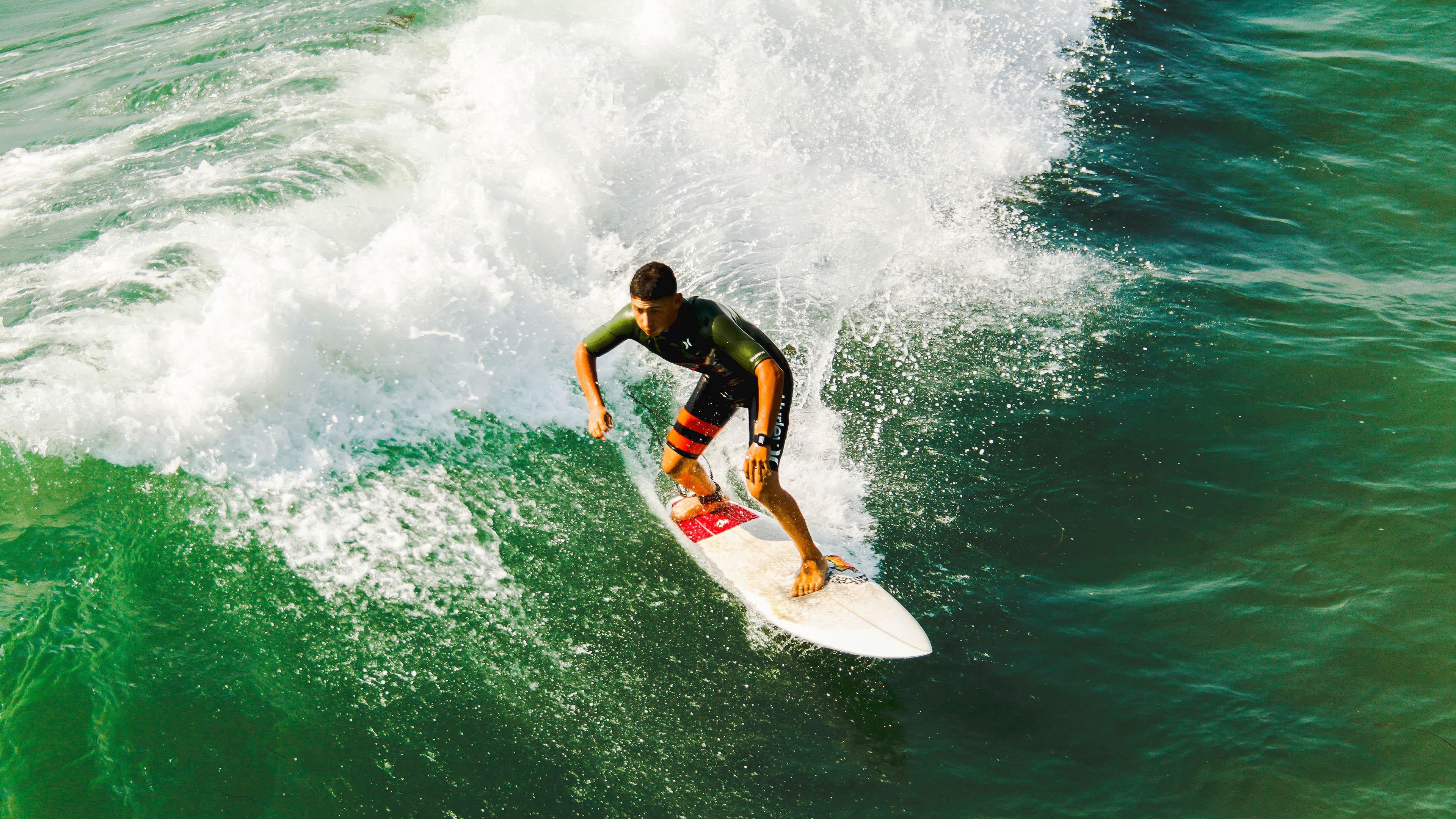 欧冠淘汰赛之夜,梅西用缺席定义存在